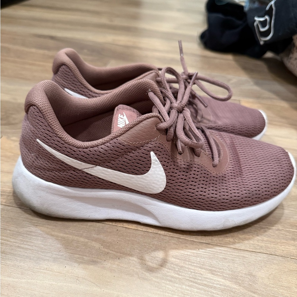 Women’s mauve Nike. 8.5